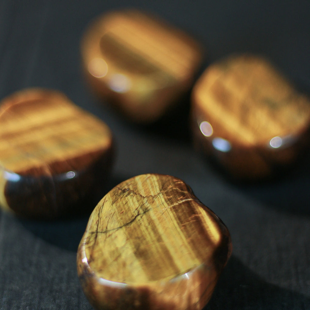 Sleeping Cat: Tiger‘s-Eye | Hand Carved Tiger Eye Stone  Natural Quartz Decor