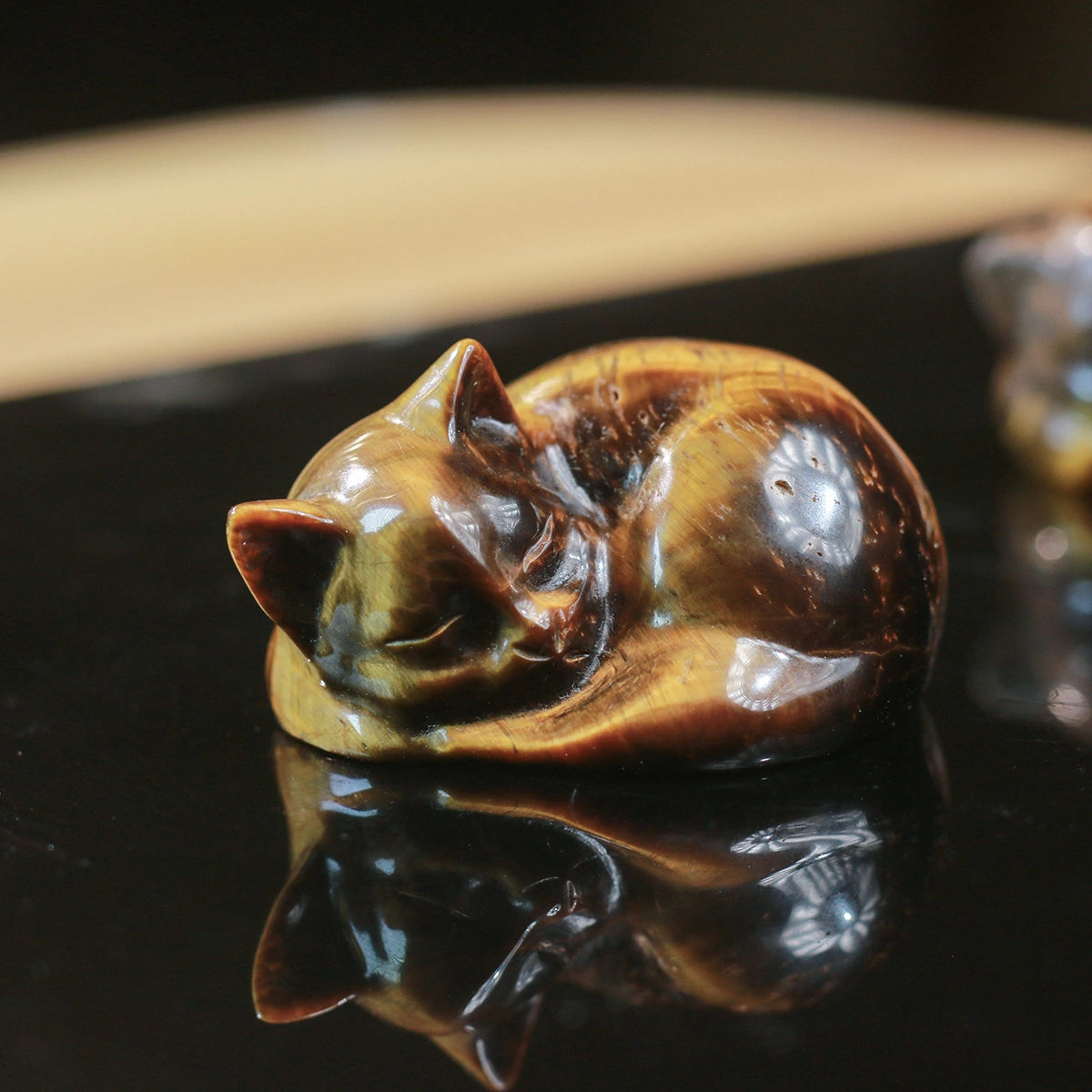 Sleeping Cat: Tiger‘s-Eye, Howlite, Hand Carved  | Hand Carved Tiger Eye Stone  Natural Quartz Decor